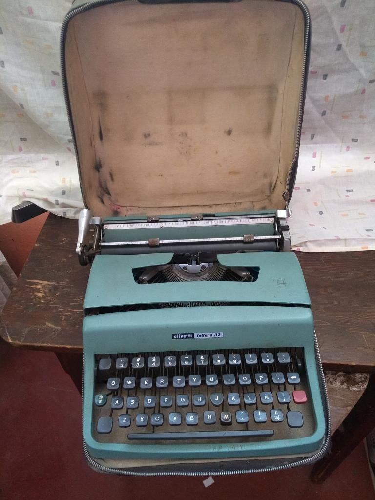Maquina de Escribir Marca Olivetti