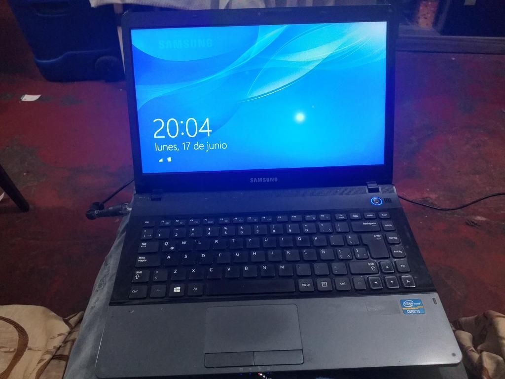 Laptop samsung corei3