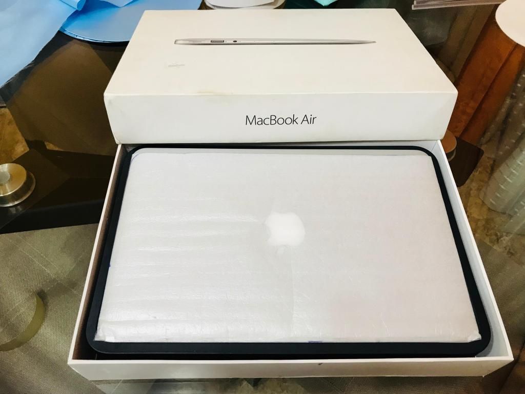 MacBook Air 11" i5 6 Meses de uso 