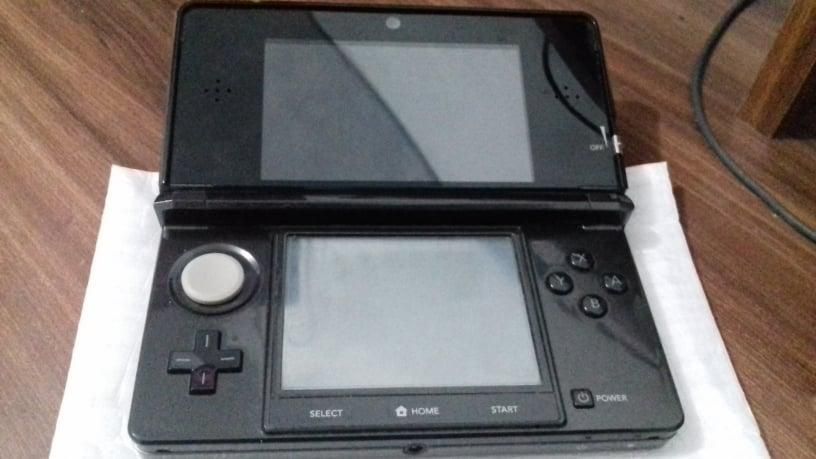 Remato Nintendo 3DS flasheado con caja, accesorios y