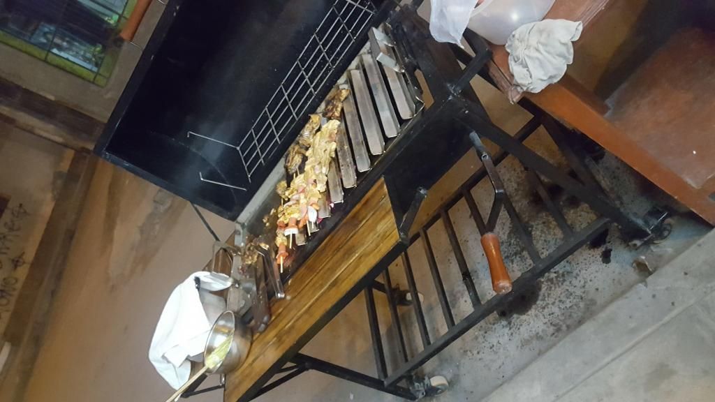 Parrilla de acero y cilindro