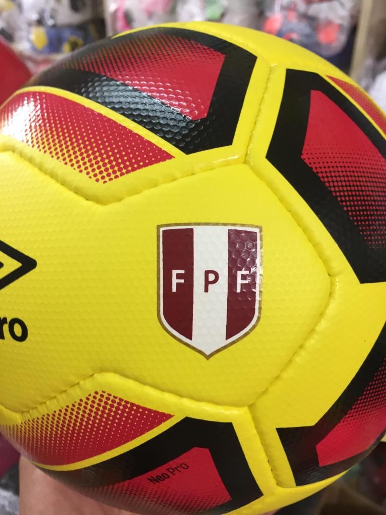 Pelotas Umbro Neo Pro Profesionales grass nat o sintetico