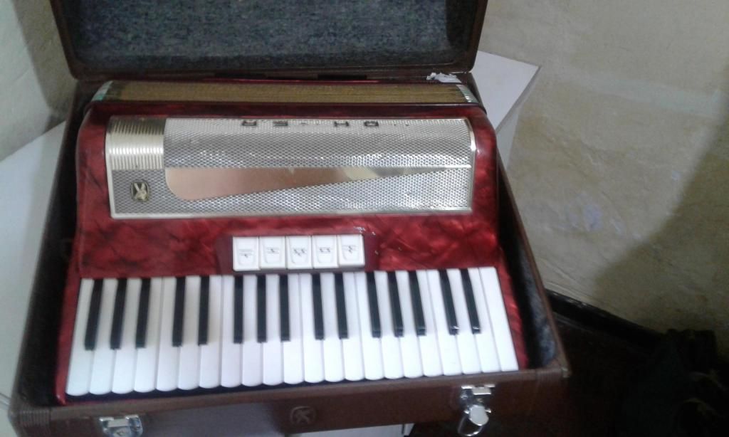 ACORDEON MARCA HOHNER