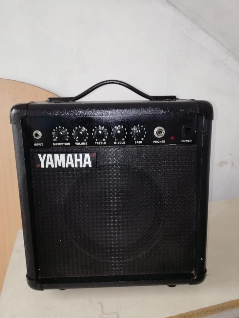 Amplificador de Guitarra Yamaha