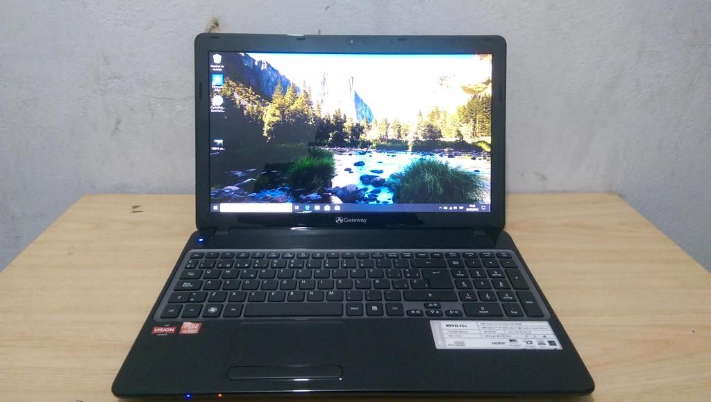 Acer Gateway laptop impecable semi nueva AMD A8 4 cores 4gb