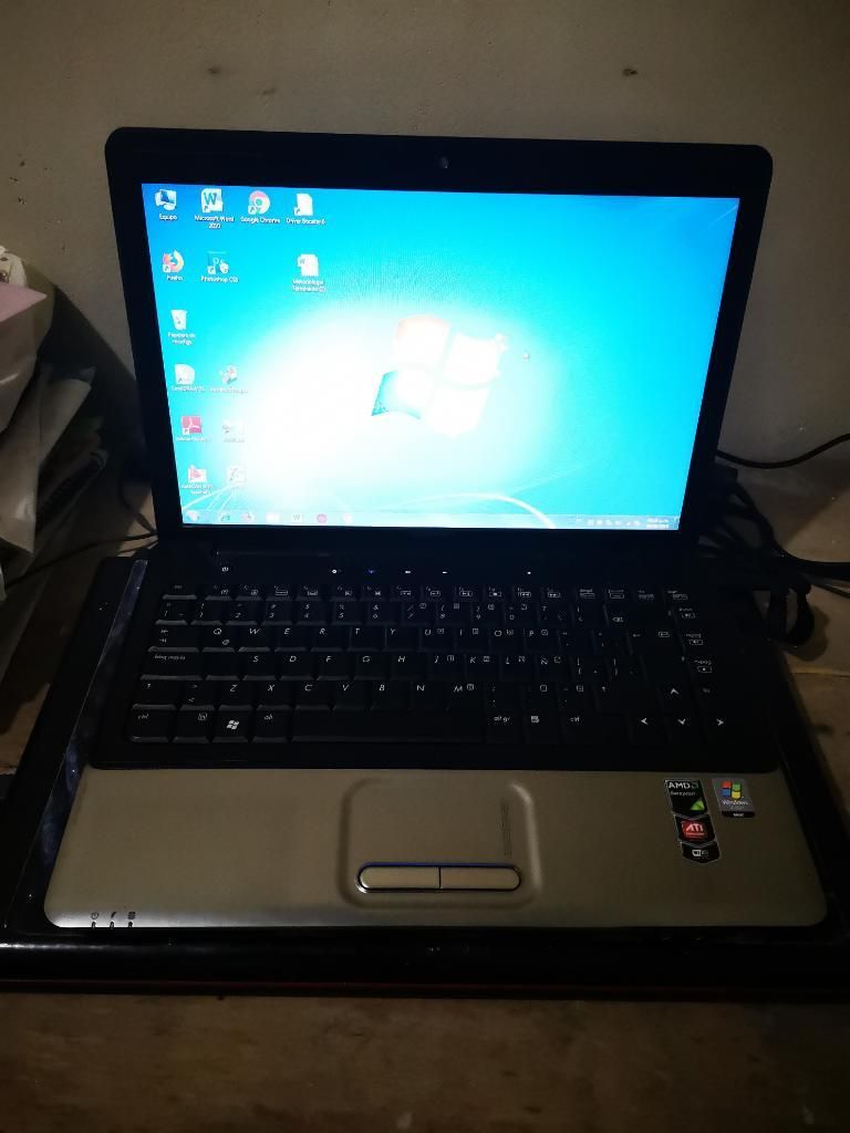 Laptop Compaq Amd Básica con Detalle