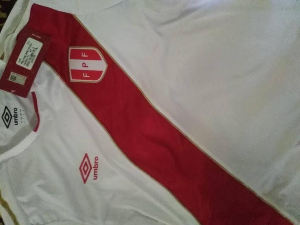 Camiseta Perú original umbro talla L
