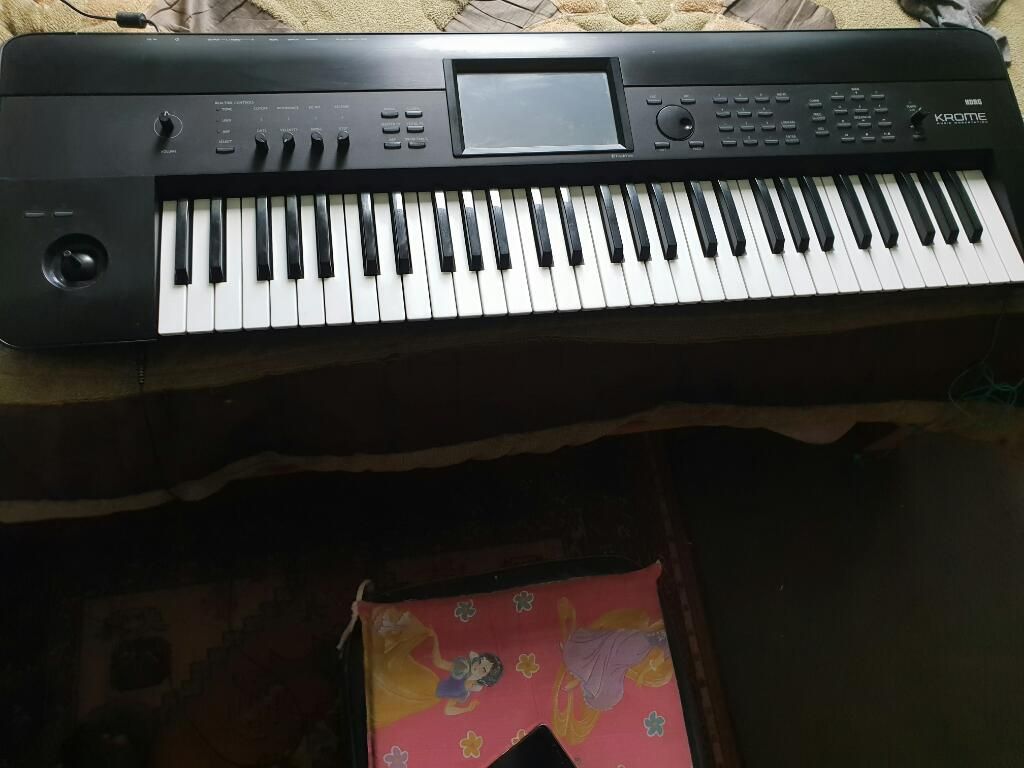 Korg Krome.