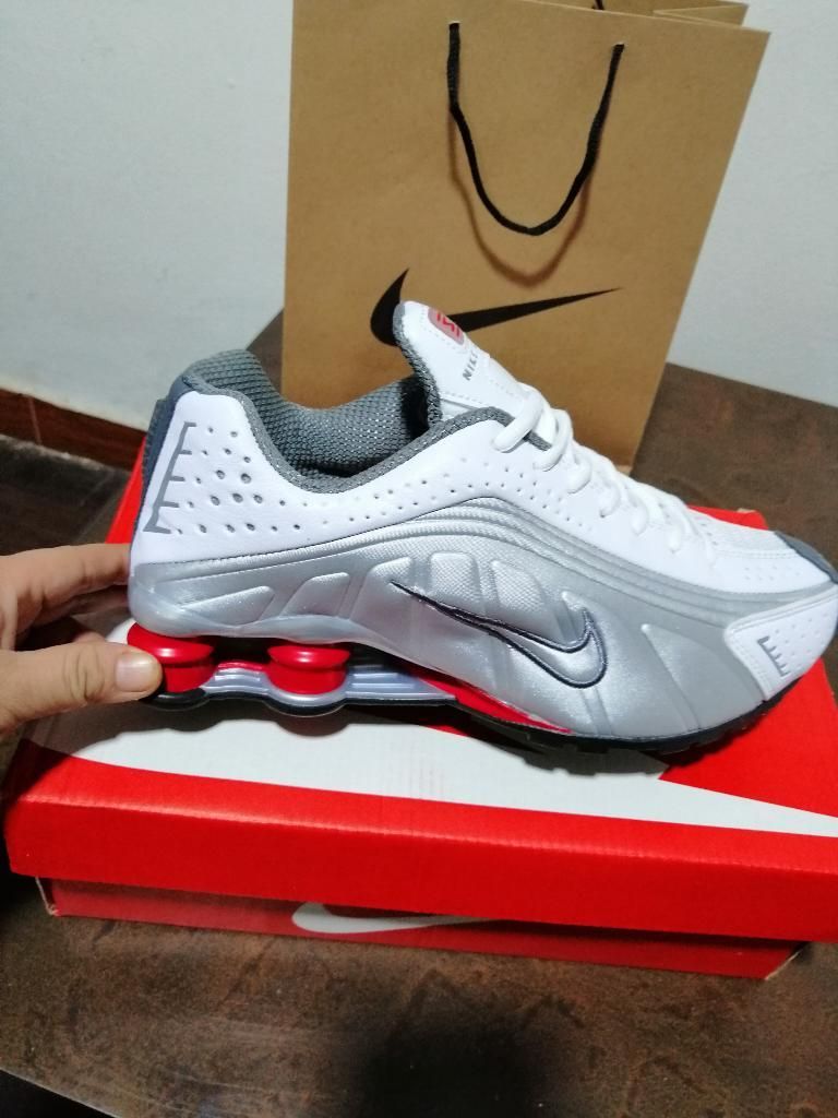 Zapatilla Nike Shox R4