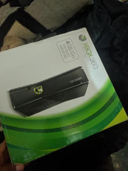 Xbox 360 en Caja con Accesorios