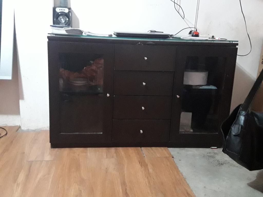 Remato Aparador de Madera Enchapado