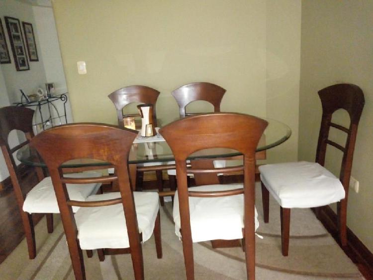 Comedor de madera con mesa de vidriorecontra negociable
