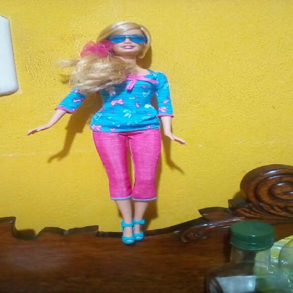 Muñeca Barbie con Sus Accesorios