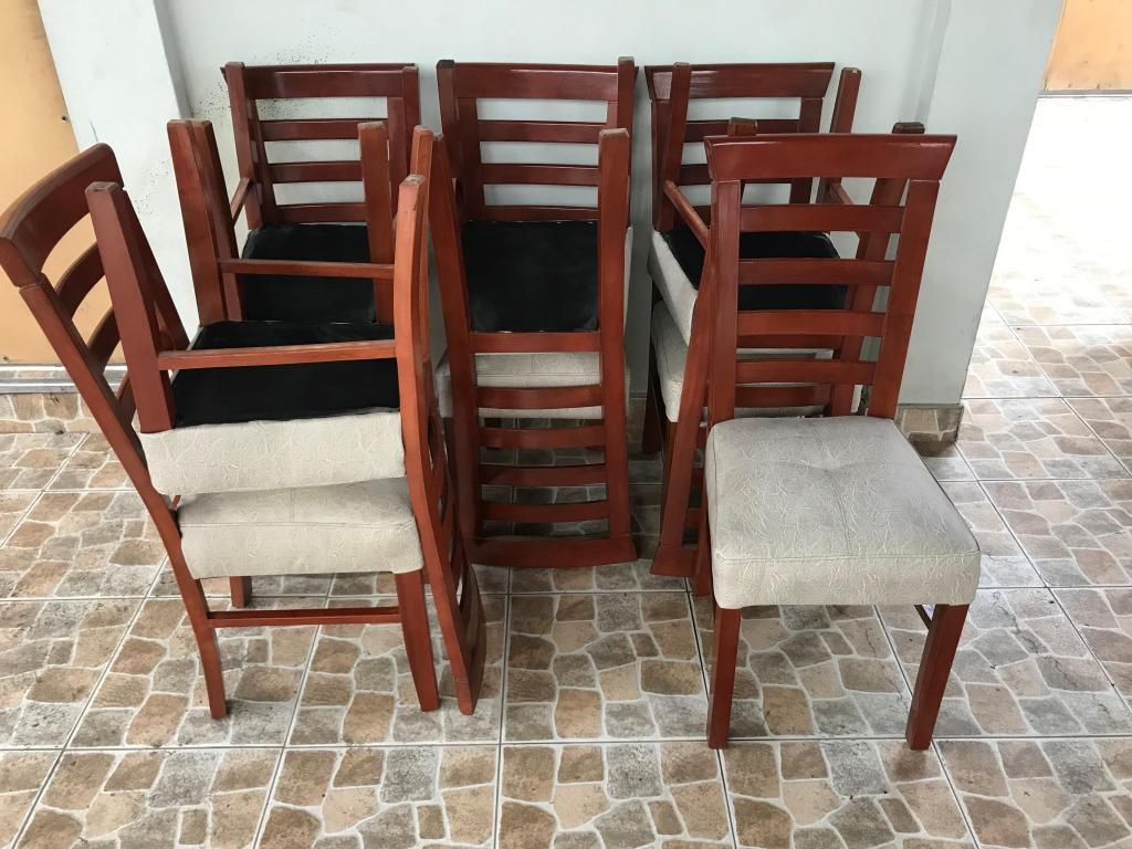 Sillas de madera con asiento de cuero - 10 unidades