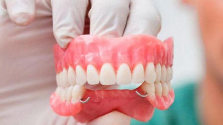 Protesis dental Reparacion al instantte A DOMICILIO