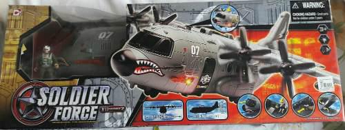 Avión Gigante Con Piloto