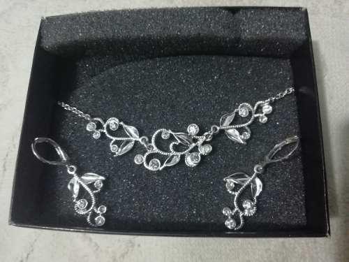 Collar Elegante Con Diseños De Hojas + Aretes