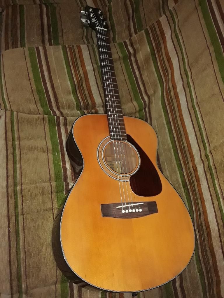 Guitarra Yamaha Fg130