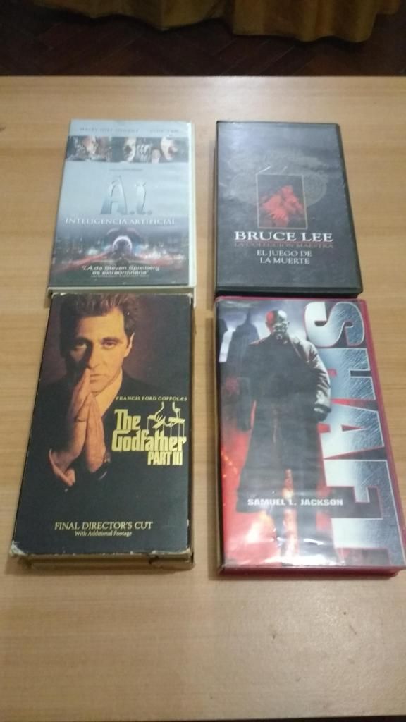 Vendo 4 pelculas VHS originales