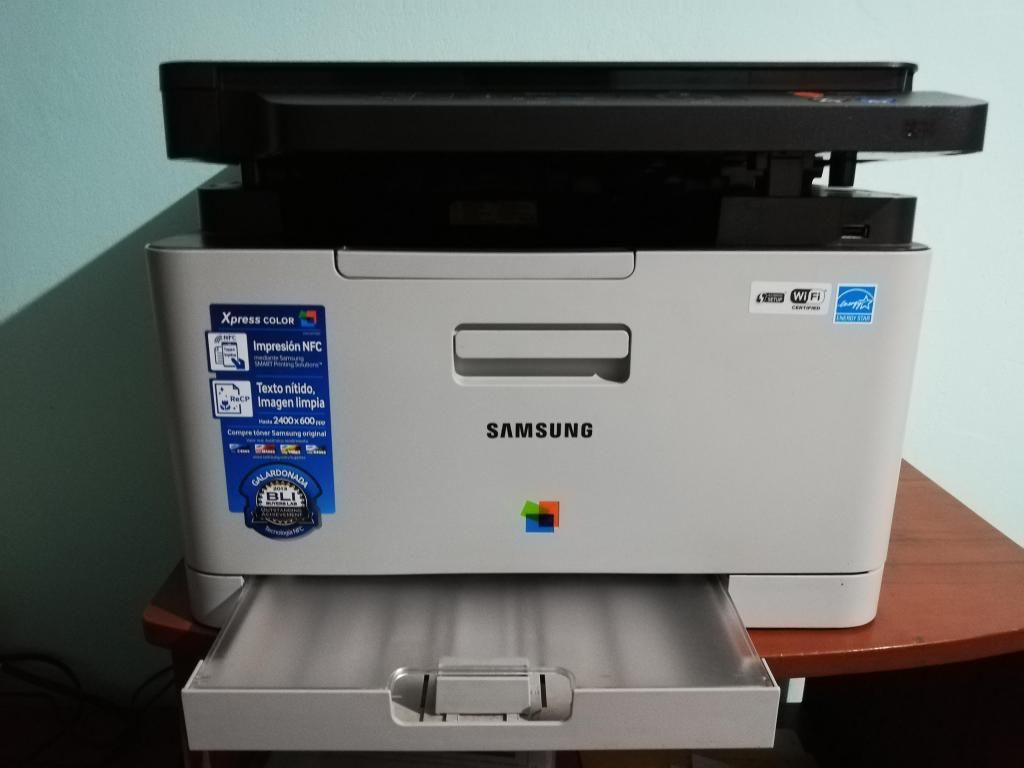 Impresora multifuncional Samsung Thonet colores