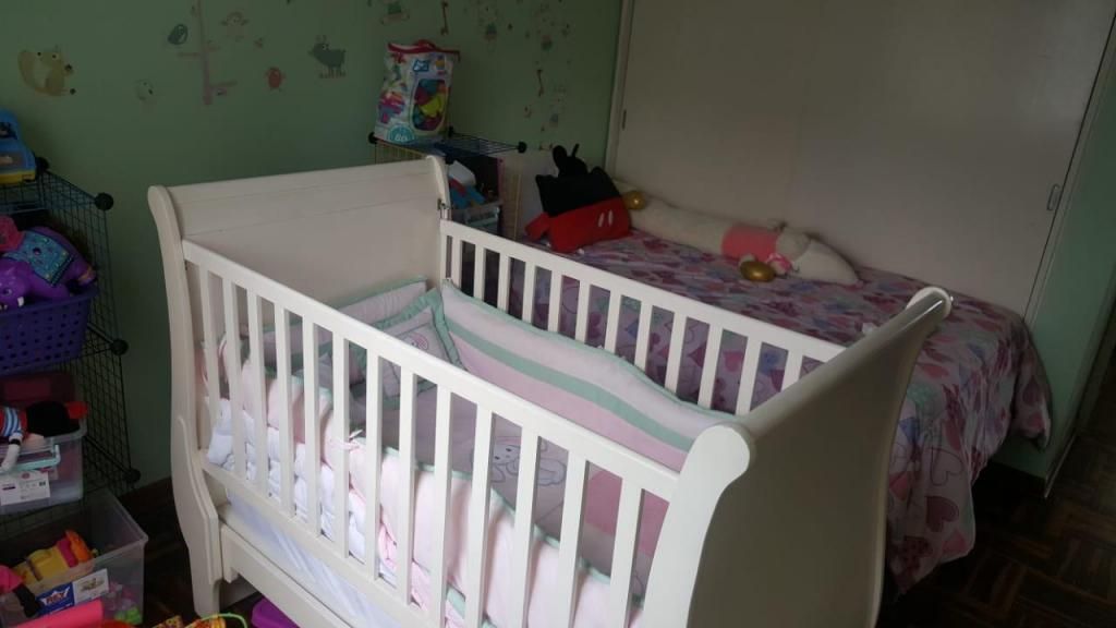 Juego de dormitorio para bebé (cuna, repisa, cómoda y