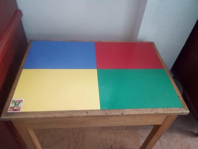 MESA de 4 colores PARA NIÑOS