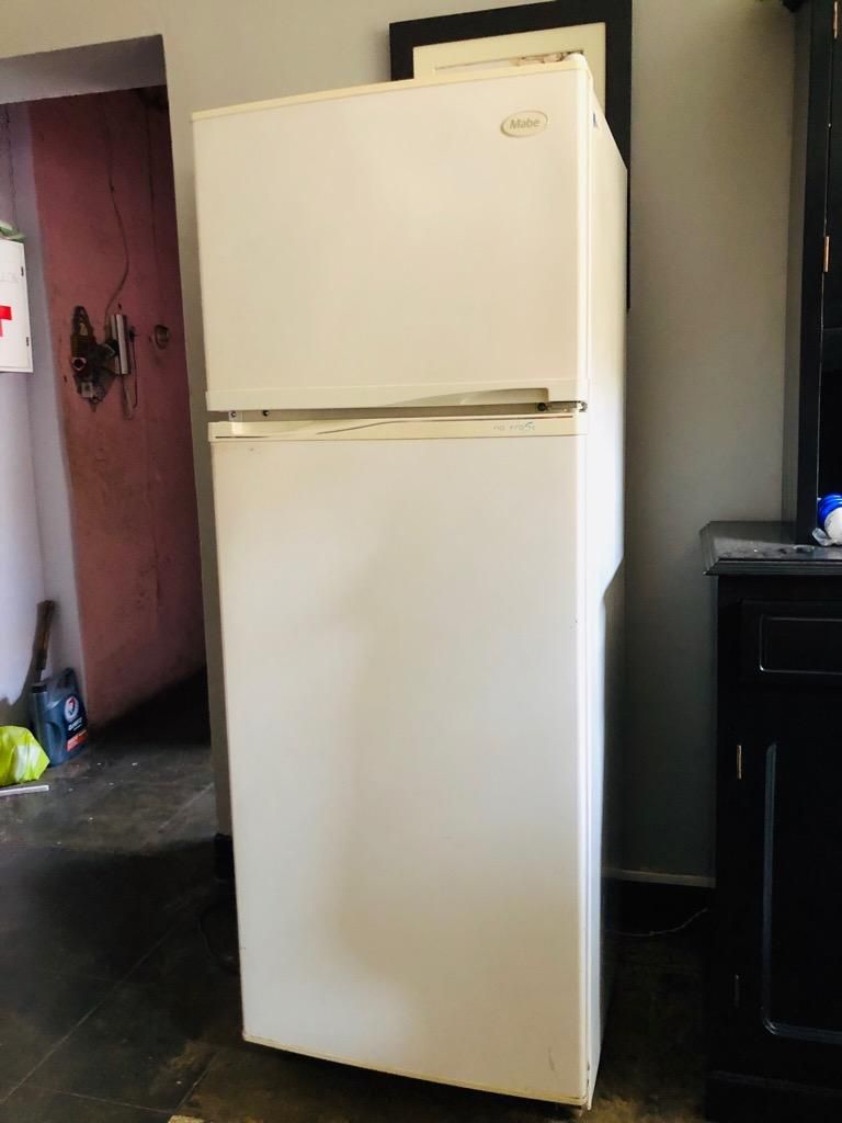 Refrigeradora Mabe, 2 Puertas No Frost