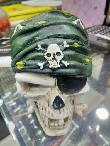Cenicero Decorativo Cráneo Pirata