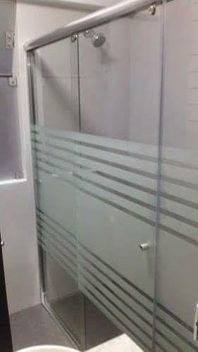 Puertas Y Mamparas En Vidrio Templados D E