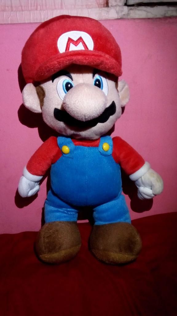 Se vende peluche de Mario Bros original