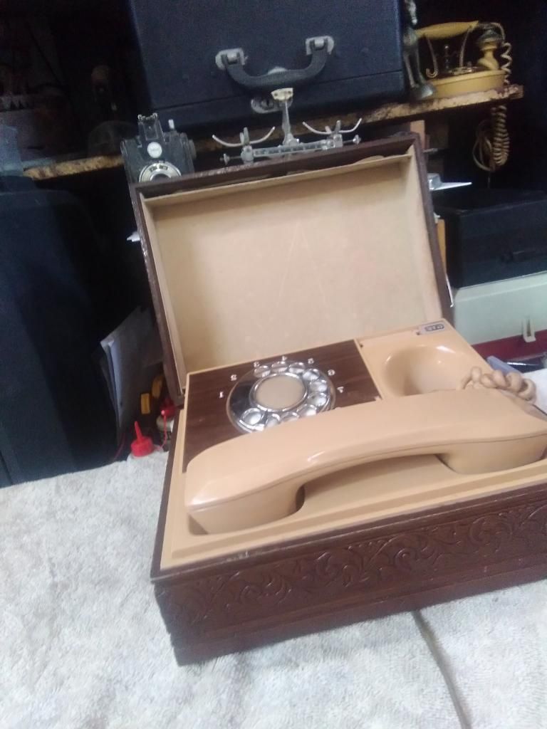 Antiguo Teléfono con Caja de Baquelita