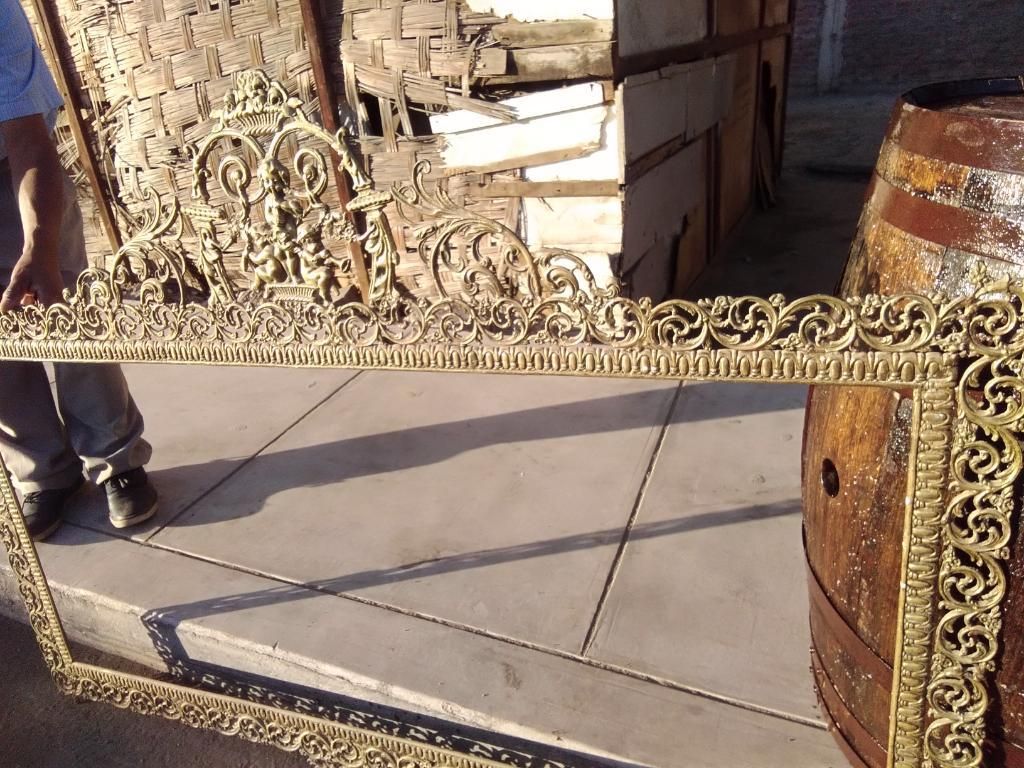 Antiguo Marco de Espejo de Bronce Pesado