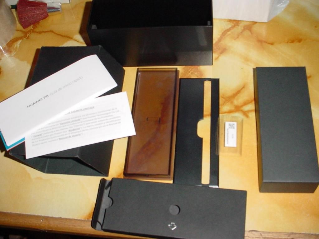 Caja completa y manuales Huawei P8