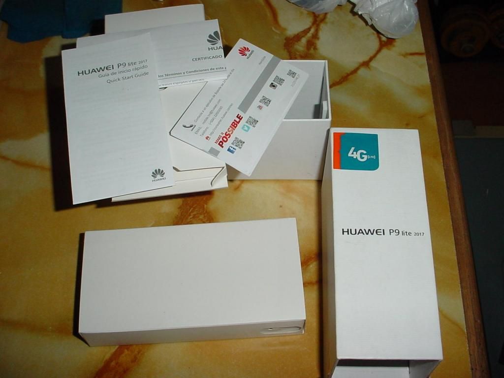 Cajita de celular Huawei P9 lite con manuales