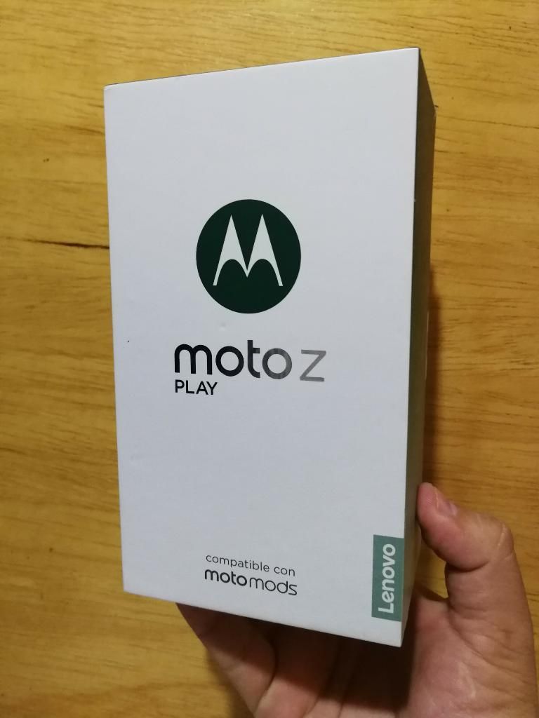 Motorola Moto Z Play con Cargador Y Caja