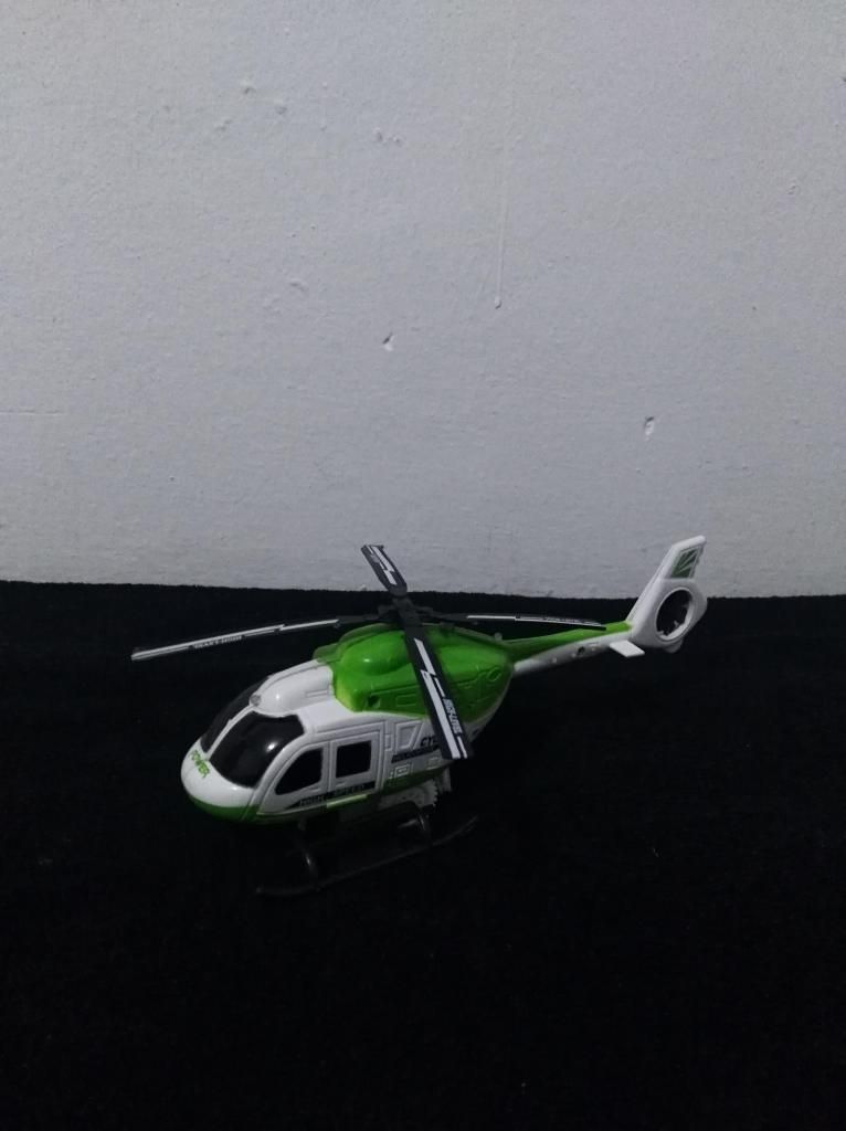 Helicoptero de juguete con sonidos y luces a cuerda