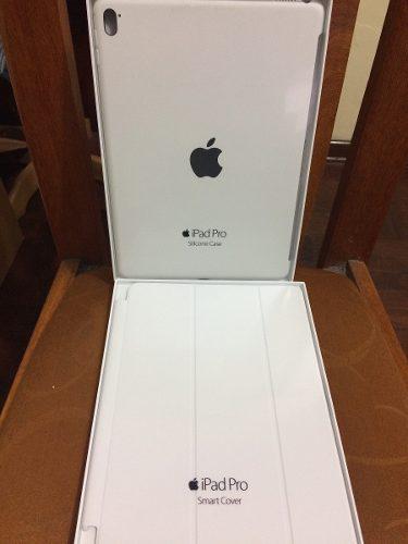 Silicone Case+smart Cover, iPad Pro 9.7. Color White.