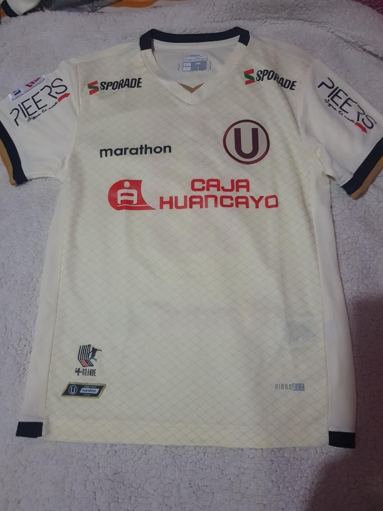 Camiseta U Universitario 