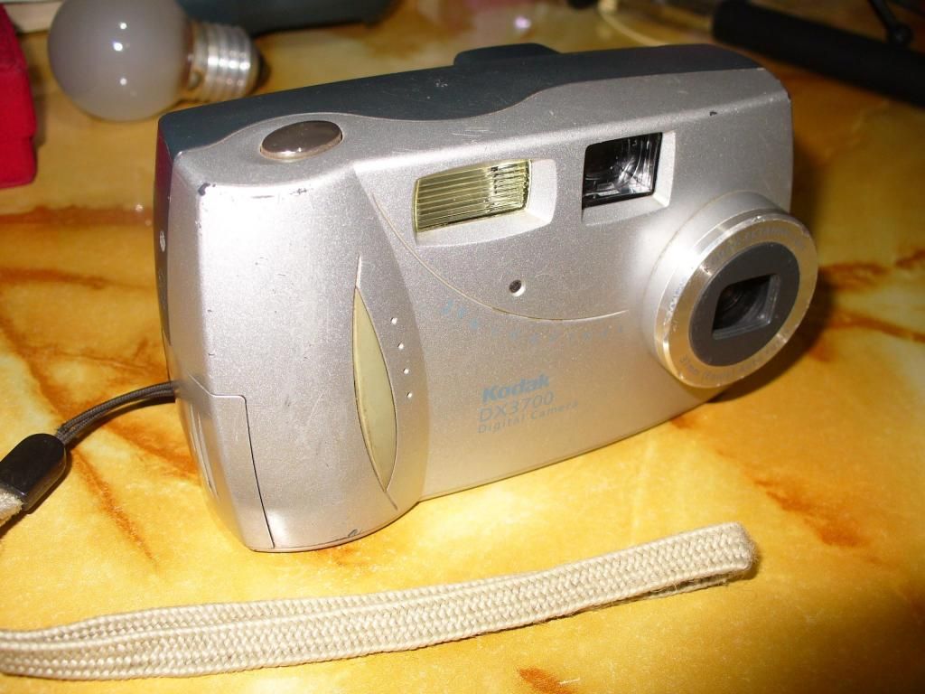 Antigua cámara digital Kodak DX  funcionando