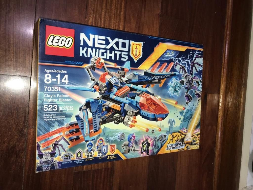 Vendo LEGO Nexo Knights Clays Falcon Fighter Blaster nuevo