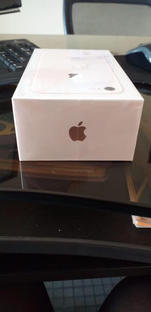 Vendo iPhone 8 de 64gb Color Gold