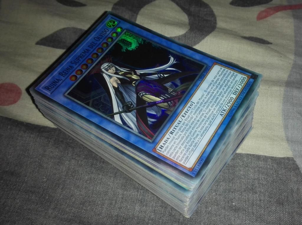 SE VENDE LOTE DE CARTAS YUGIOH