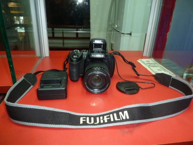 CAMARA Fujifilm FinePix HS30EXR - FULL HD prácticamente una