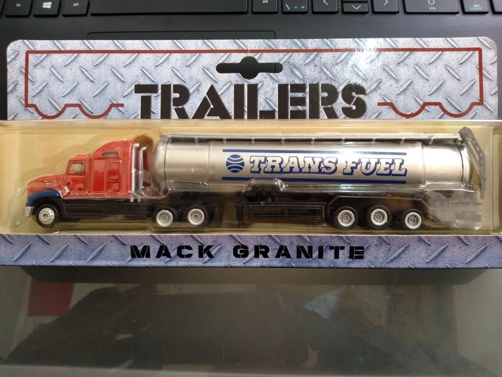 1/87 Camion International Mack Granite Tren Maquinaria