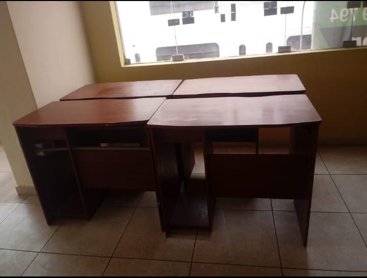 56 escritorios de madera