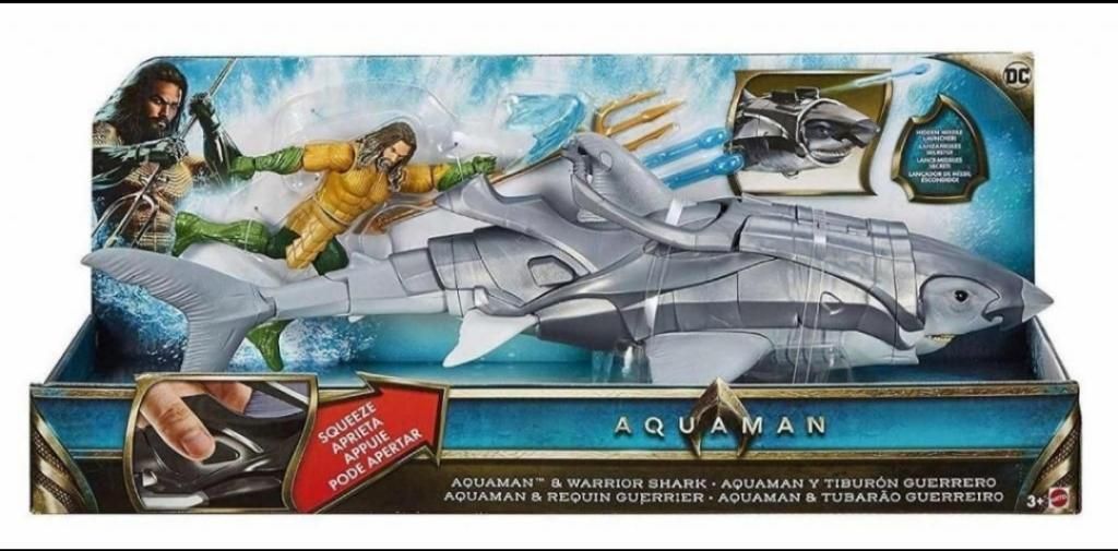 Aquaman Y Tiburon de Ataque