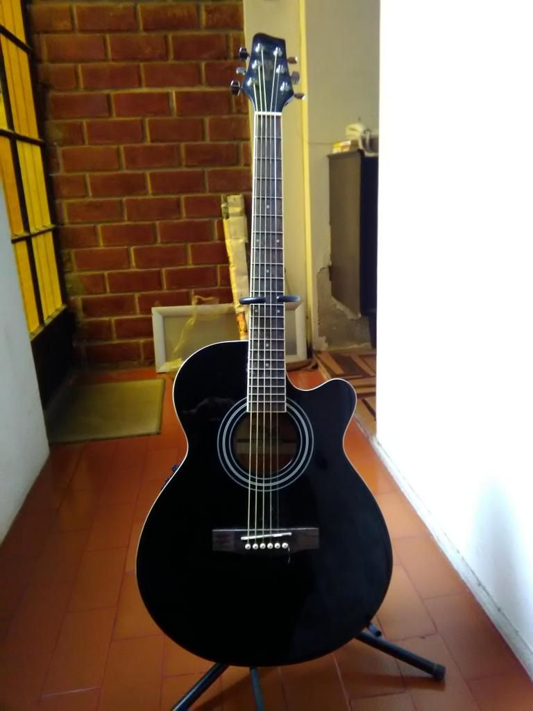 Vendo Guitarra Electroacústica Marca Stagg Modelo