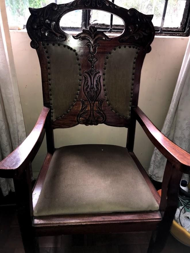 Juego de 6 sillas antiguas, hechas en cedro en excelente