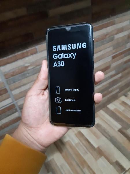 Samsung A30 con Cargador