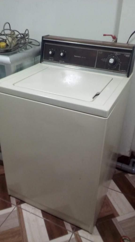 Se vende lavadoras y secadoras semiindustriales para